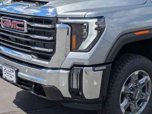 New 2026 GMC Sierra 2500 SLT w/ SLT Premium Package AWD/4WD image 9