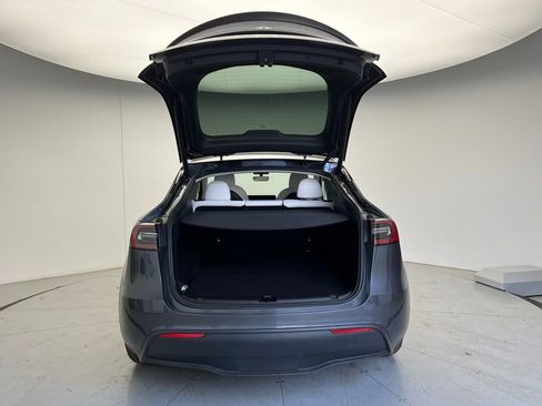 Used 2023 Tesla Model Y Performance image 5