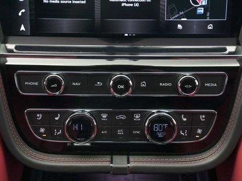 Used 2022 Bentley Bentayga image 35
