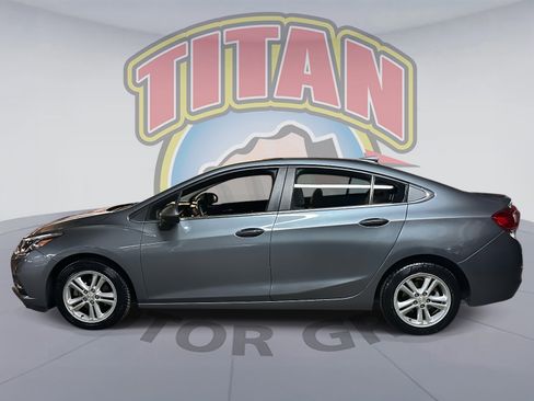 Used 2018 Chevrolet Cruze LT w/ Convenience Package image 2