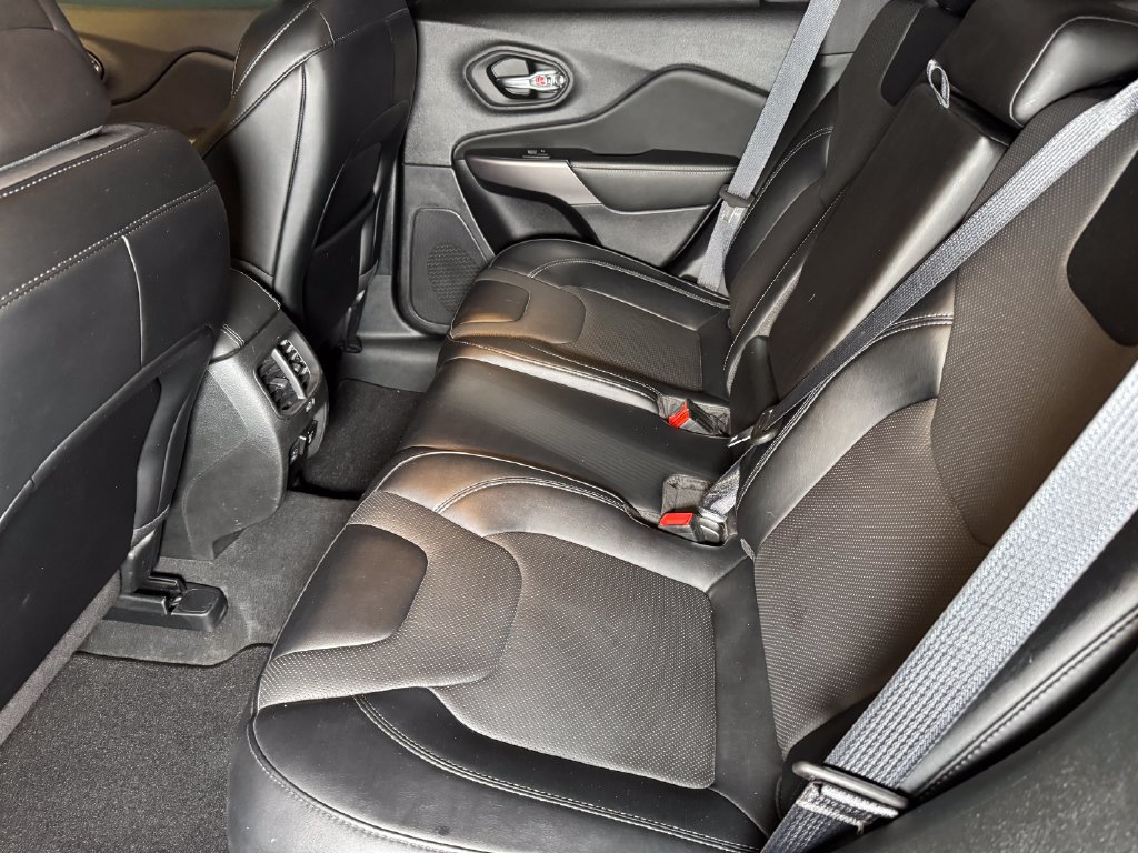Used 2022 Jeep Cherokee Latitude Lux AWD/4WD image 21