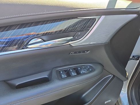 Certified 2024 Cadillac XT6 Premium Luxury AWD/4WD image 13