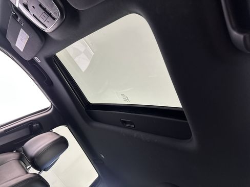 Used 2022 Jeep Grand Cherokee Limited image 19