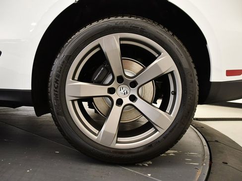 Certified 2025 Porsche Macan Turbo image 17