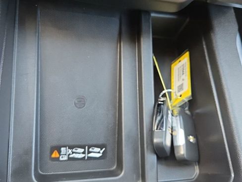 Certified 2021 Chevrolet Silverado 1500 LTZ w/ Technology Package image 33