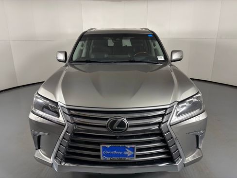 Used 2021 Lexus LX 570 4WD w/ Luxury Package image 4
