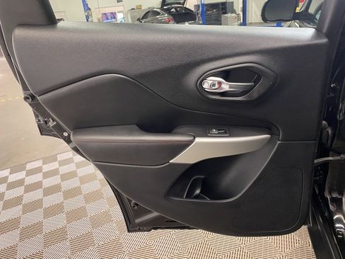 Used 2018 Jeep Cherokee Trailhawk w/ Cold Weather Group image 20