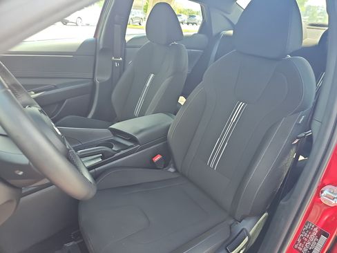 Used 2025 Hyundai Elantra Sport FWD image 15