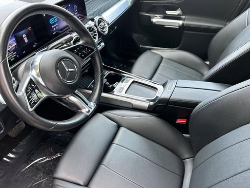 Used 2024 Mercedes-Benz EQB 300 4MATIC image 4