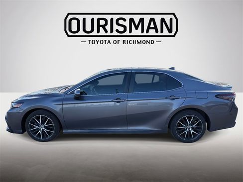 Used 2021 Toyota Camry SE w/ Blackout Package (TMS) image 8