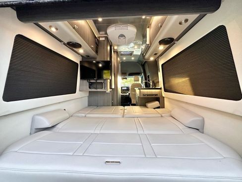 Used 2019 Mercedes-Benz Sprinter 2500 image 63