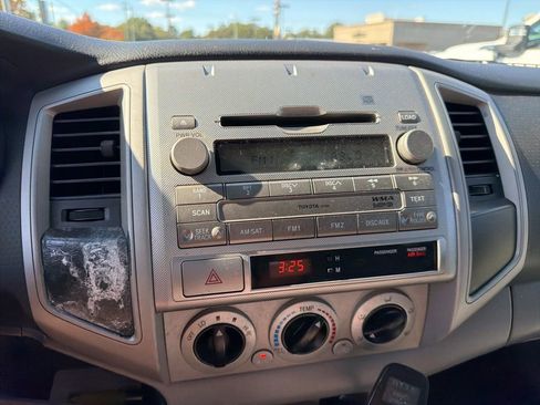 Used 2010 Toyota Tacoma PreRunner image 17