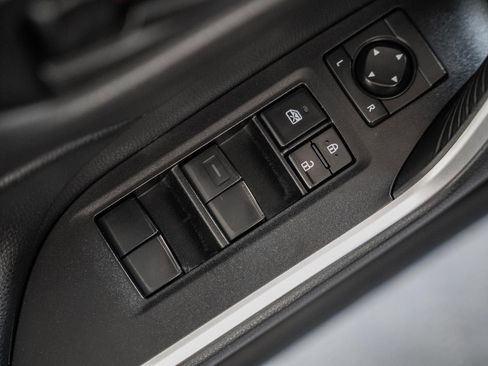 Used 2021 Toyota RAV4 LE image 40