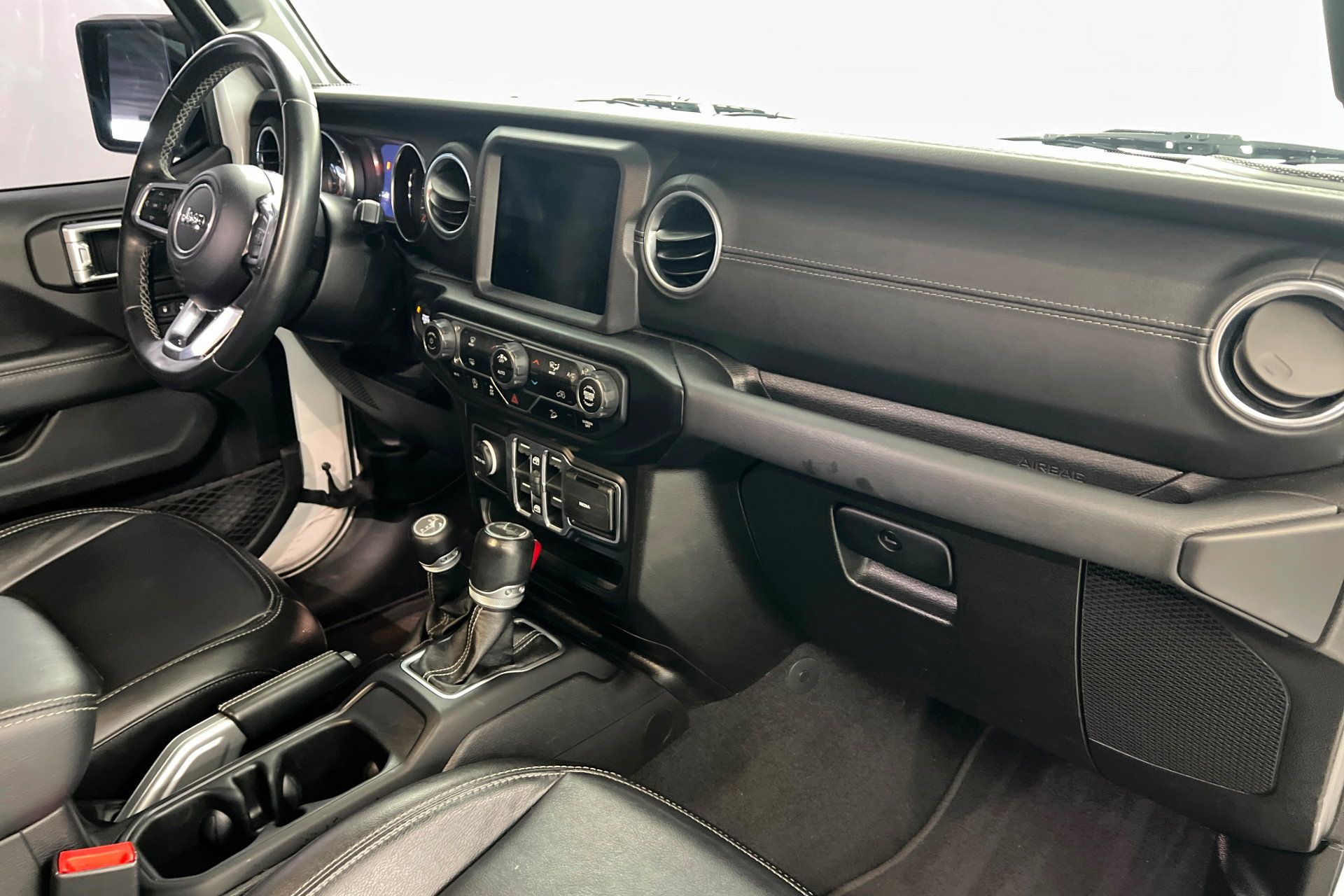Used 2020 Jeep Wrangler Unlimited Sahara AWD/4WD image 25