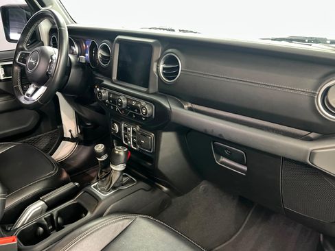 Used 2020 Jeep Wrangler Unlimited Sahara AWD/4WD image 25