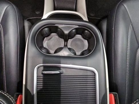 Used 2024 Chrysler Pacifica Touring-L image 21