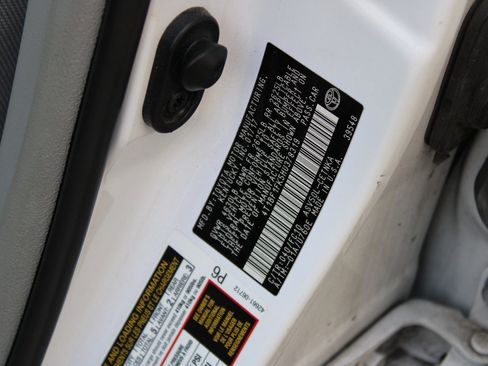 Used 2017 Toyota Camry LE image 27