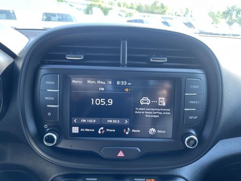 Used 2025 Kia Soul LX w/ LX Technology Package FWD image 13