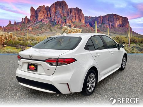 Used 2022 Toyota Corolla LE FWD image 8