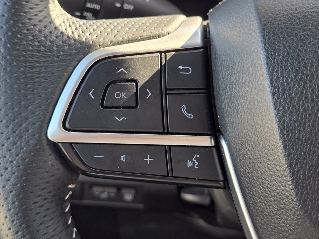 Used 2025 Toyota Sienna XSE AWD/4WD image 32
