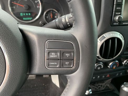 Used 2017 Jeep Wrangler Unlimited Sahara w/ Connectivity Group image 18