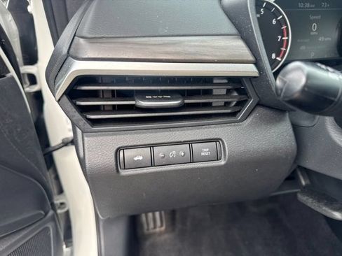 Used 2025 Nissan Altima 2.5 SV FWD image 14