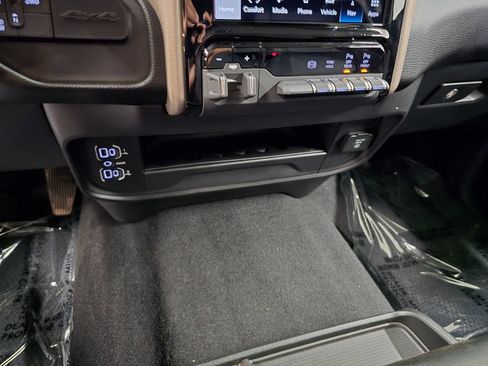Used 2024 RAM 2500 Laramie w/ Safety Group AWD/4WD image 30