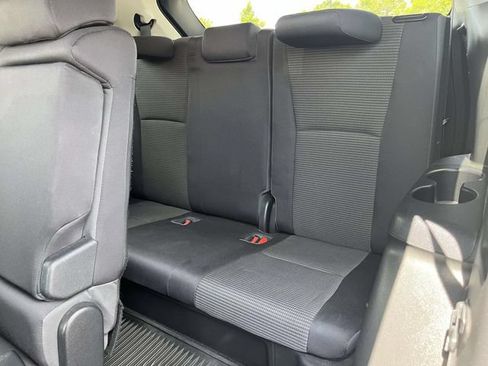 Used 2020 Toyota Highlander LE FWD image 16