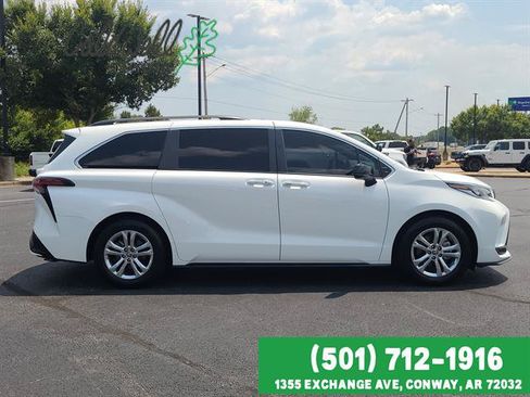 Used 2022 Toyota Sienna XSE w/ XSE Plus Package AWD/4WD image 4