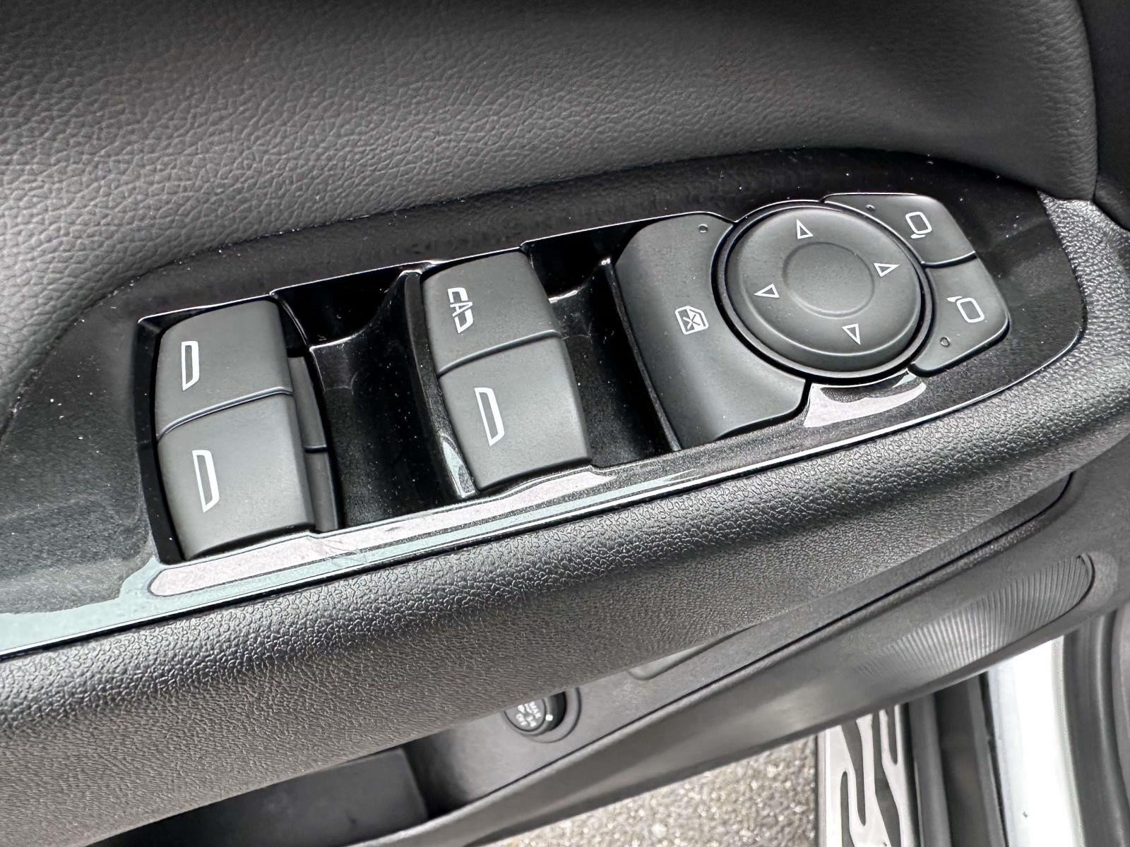 Used 2023 Chevrolet Equinox Premier AWD/4WD image 10