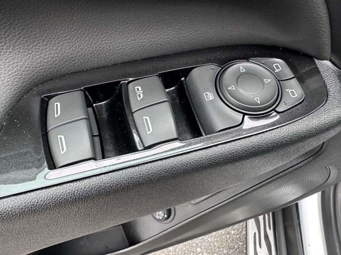 Used 2023 Chevrolet Equinox Premier AWD/4WD image 10