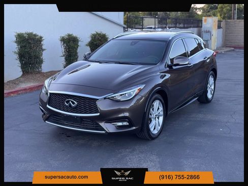 Used 2017 INFINITI QX30 Premium w/ Cargo Package FWD image 1