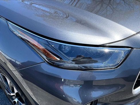 Used 2021 Toyota Highlander XLE AWD/4WD image 33