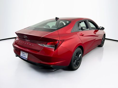 Used 2023 Hyundai Elantra SEL w/ Cargo Package FWD image 5