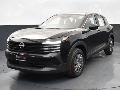 Used 2025 Nissan Kicks S image 3