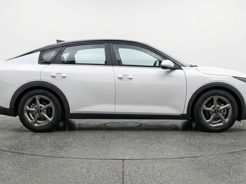 Used 2025 Kia K4 LXS image 11