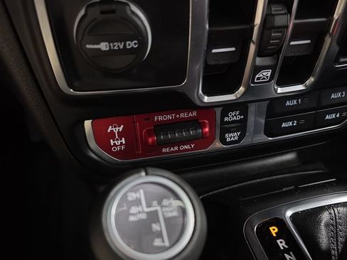Used 2024 Jeep Wrangler Unlimited Rubicon AWD/4WD image 19