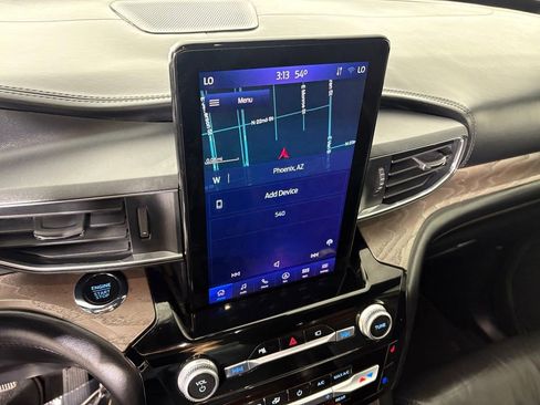 Used 2022 Ford Explorer Platinum w/ Premium Technology Package image 29