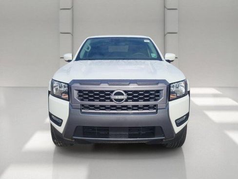 Used 2025 Nissan Frontier SV w/ SV Convenience Package RWD image 2