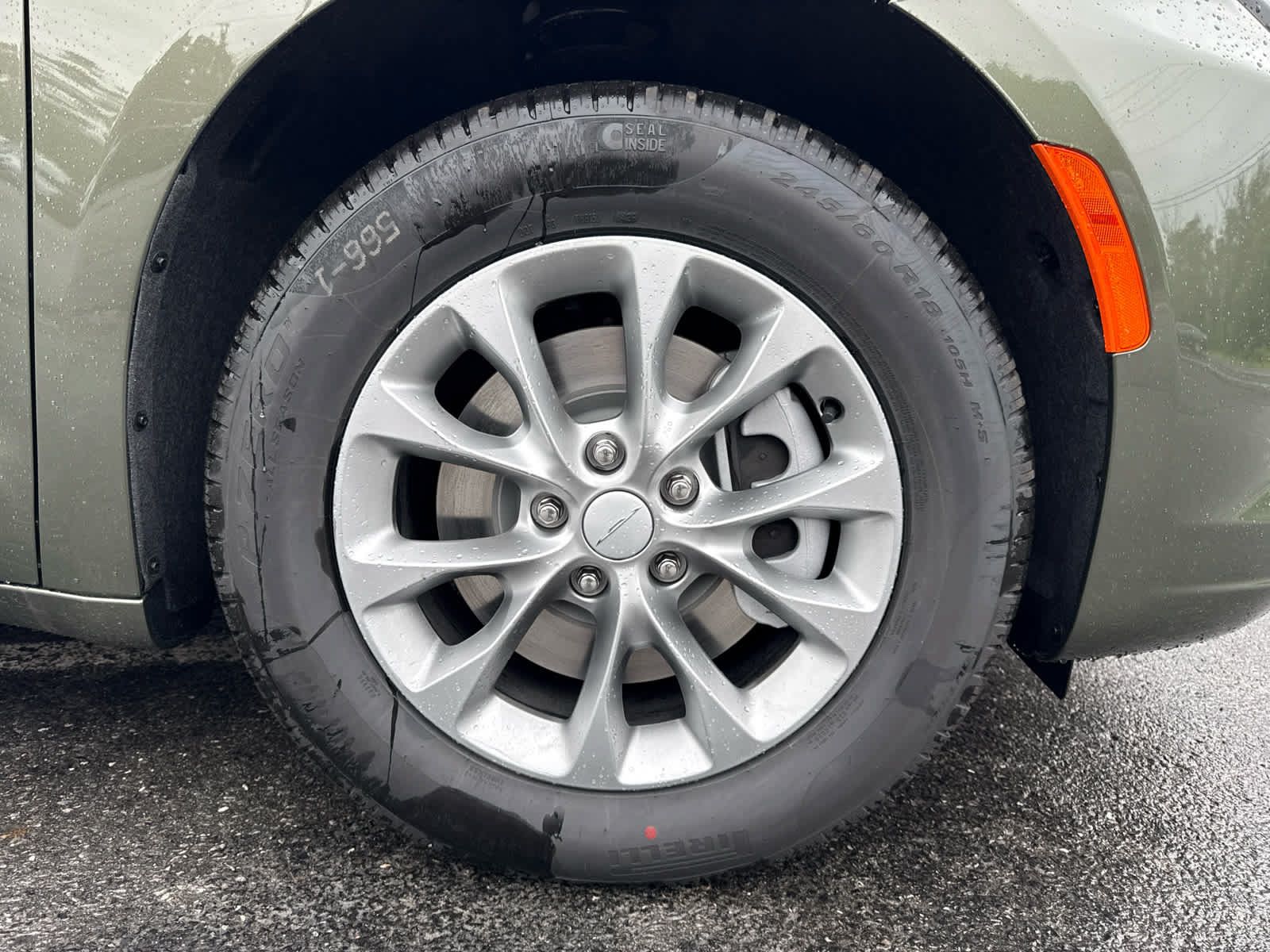 New 2027 Chrysler Pacifica Select AWD/4WD image 9