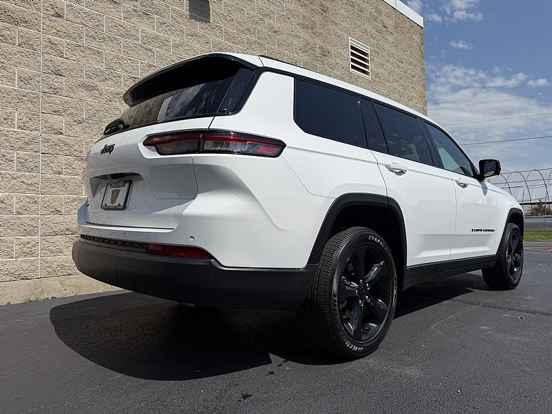 Used 2024 Jeep Grand Cherokee L Altitude AWD/4WD image 3