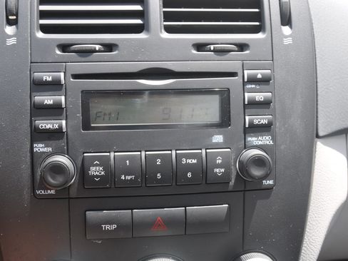 Used 2009 Kia Spectra LX FWD image 30
