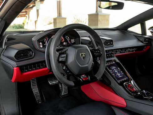 Used 2023 Lamborghini Huracan EVO image 17