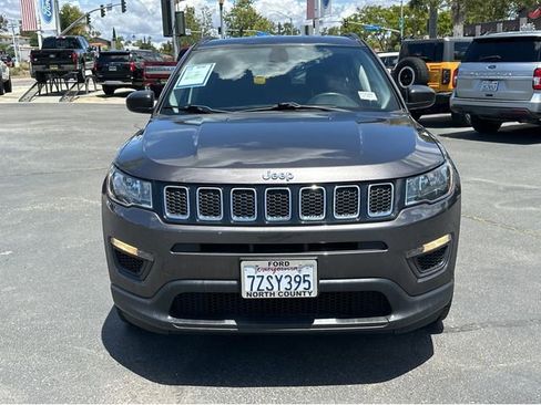 Used 2018 Jeep Compass Sport w/ Tech Group AWD/4WD image 2