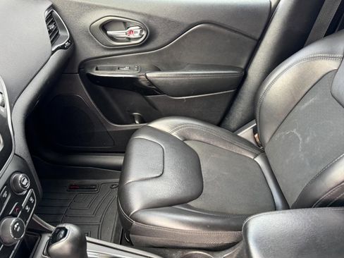 Used 2020 Jeep Cherokee Latitude Plus image 13