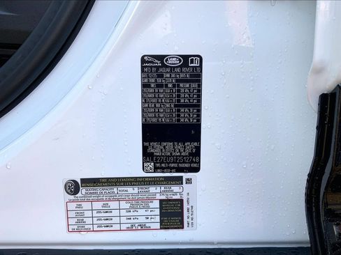 New 2026 Land Rover Defender 110 X-Dynamic SE image 18