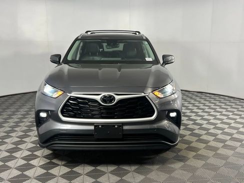 Used 2024 Toyota Highlander XLE image 11