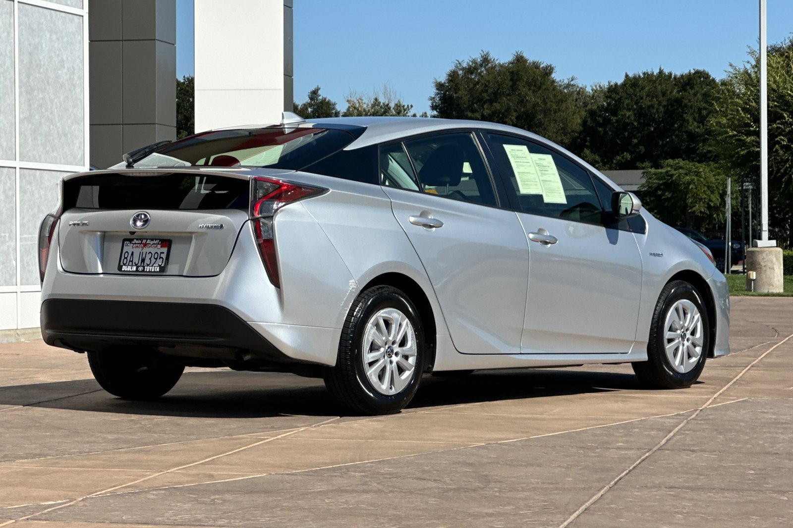 Certified 2017 Toyota Prius Two w/ Carpet Mat Package FWD image 4
