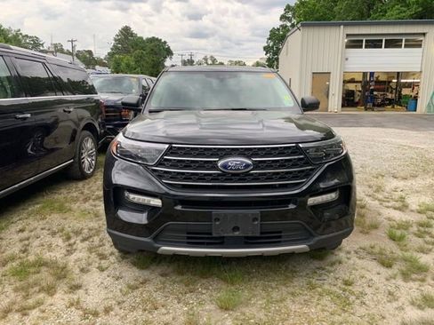 Certified 2023 Ford Explorer XLT w/ Equipment Group 202A AWD/4WD image 3