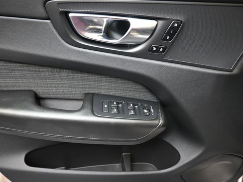 Certified 2023 Volvo XC60 B5 Core image 21